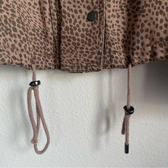 RAILs Cheetah Front Zipper Lightweight Jacket - Picture 6 of 8